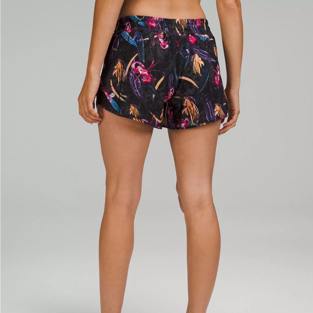 💕 LULULEMON hotty Hot Low-Rise Lined Short 4" in Veiled Floral Black Multi Black - Picture 4 of 6